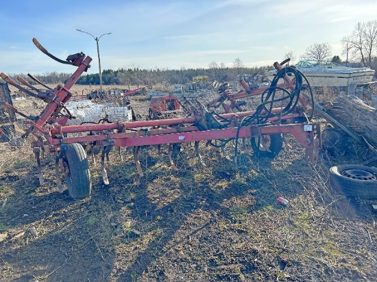 18' CIH Cultivator with Wings Has Harrow Attachment
