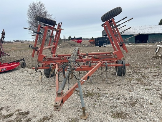 Salford 18-1/2' Cultivator With 3 Bar Finger Harrows