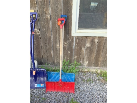 2 Snow Shovels
