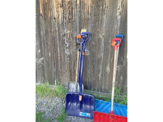 2 Snow Shovels