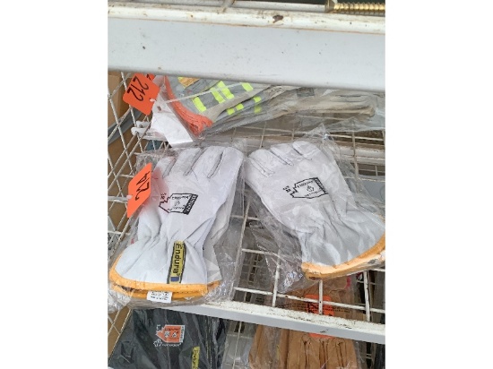 2 Pairs of Endura Superior Gloves - Size M