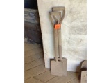 2 Shovels