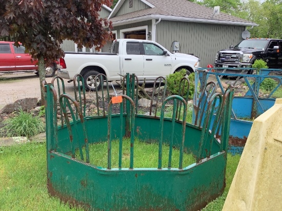 Tombstone Round Bale Feeder