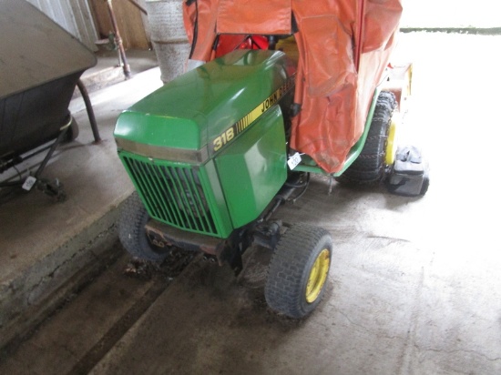 John Deere 318 Riding Lawnmower