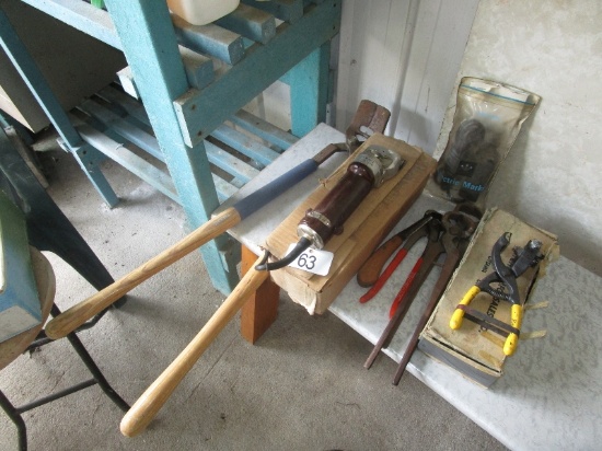Tattoo, Hoof Trimming Items Plus Stewart Clipper