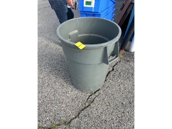Rubbermaid Garbage Can