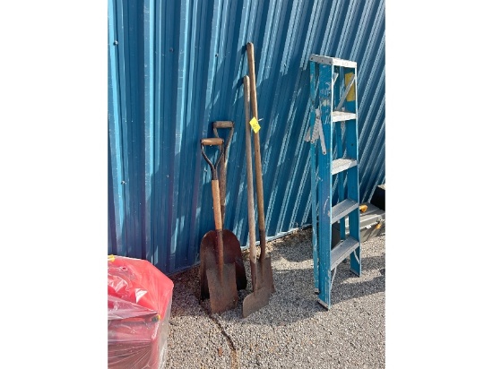 3 Shovels & Scraper