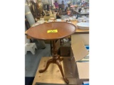 Pie Crust Table