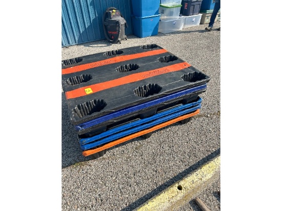 6 Poly Pallets