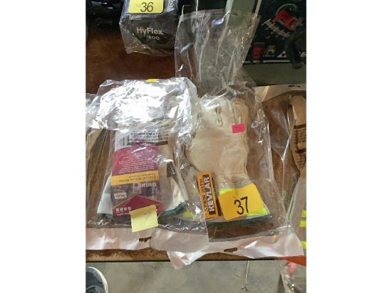 2 Pair of Medium Gloves