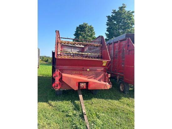 New Holland 8 Crop Carrier Forage Wagon