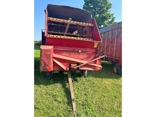 New Holland 8 Crop Carrier Forage Wagon