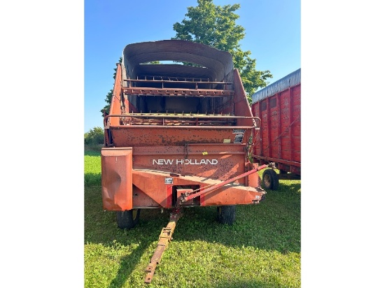 New Holland 8 Crop Carrier Forage Wagon