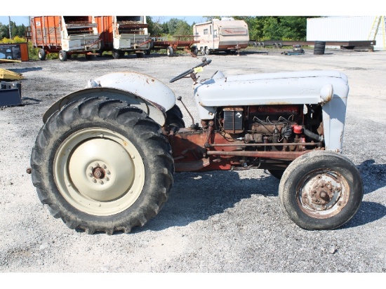 1953 Ford Jubilee Tractor - Runs Good
