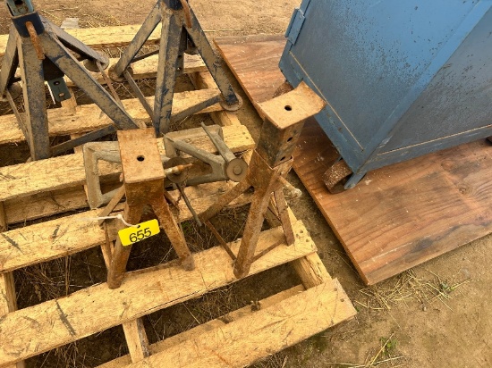 4 Small Jack Stands