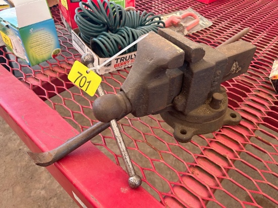 4 1/2" Swivel Vise & Pry Bar
