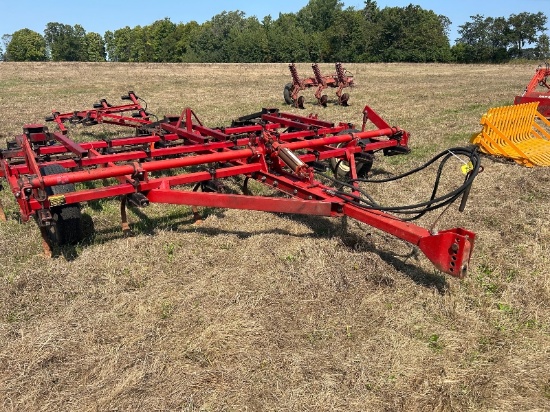 14' International Vibra Shank 4500 with Bervac Rolling Basket Plus 2 Separate Wing Attachments