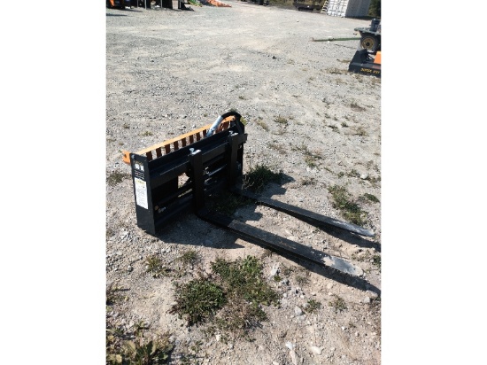 New Wolverine Skid Steer Hydraulic Adjustable Pallet Fork