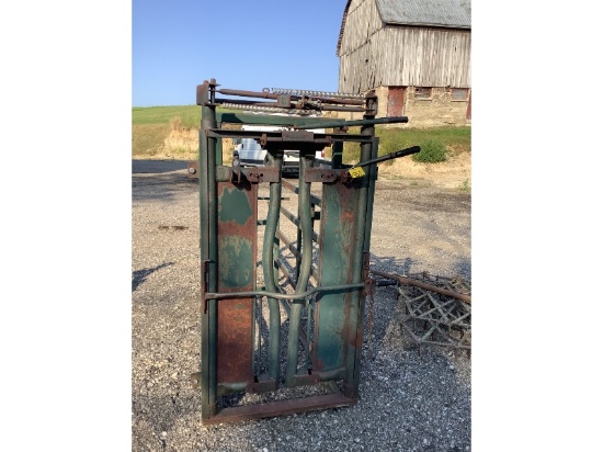 Cattle Chute With End Gate