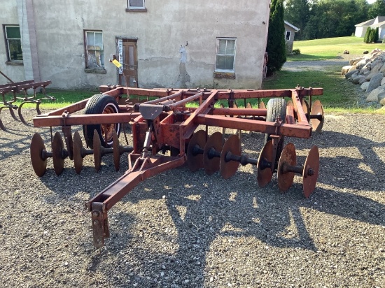 Massey Ferguson 10' Discs Note: Needs Hoses For Hydraulics Replaced