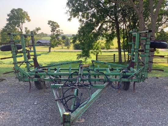 John Deere 1000 20' Cultivator With Hydraulic Wings