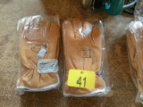 2 Pair of Large Endura Gloves