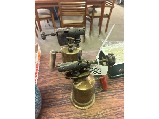 2 Torches