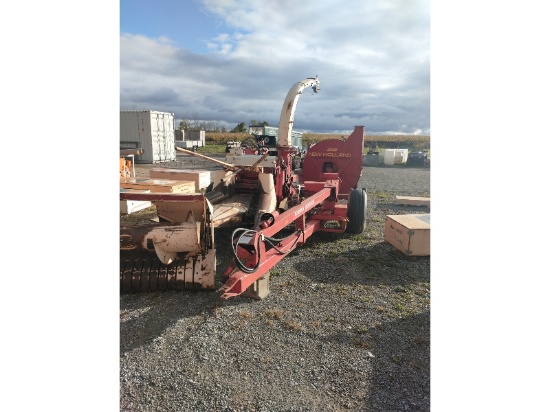 Hesston 2000-100 Forage Harvester with 2 Row Corn Head and Hay Head