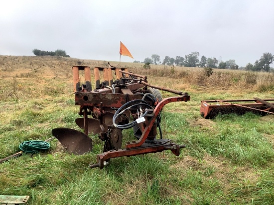 International 720 Automatic Reset 4 Furrow Plow