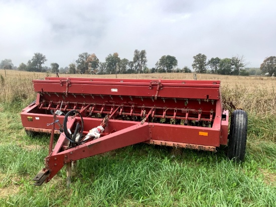 International 5100 Soybean Special 18 Run Seed Drill