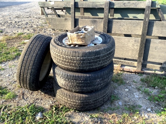 4 - 275/65R18 Goodyear Tires on Ford King Ranch Rims