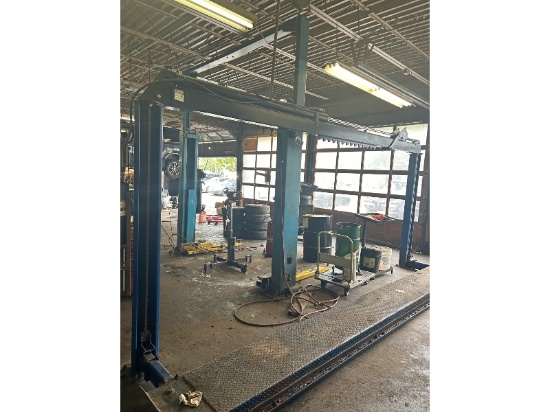 Forward Drive on 4 Post Engine Hoist - 12000 lb Capacity