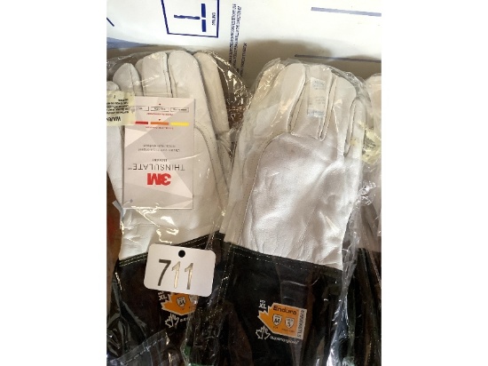 2 New Pairs of XL Endura Leather Gloves