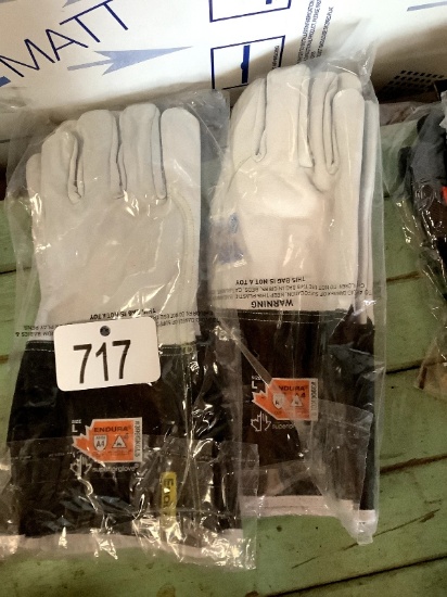 2 Pairs of New L Leather Gloves
