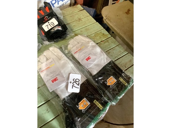 2 New Pairs of XL Endura Leather Gloves