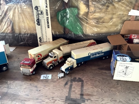 3 Collector Trucks & Trailers