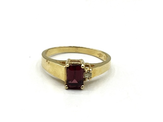 14KT Yellow Gold Natural Garnet with Diamond Ring
