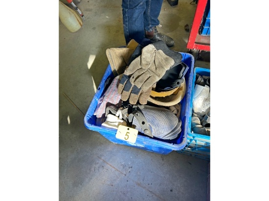 Gloves, Knee Pads, Helmet & Safety Pieces