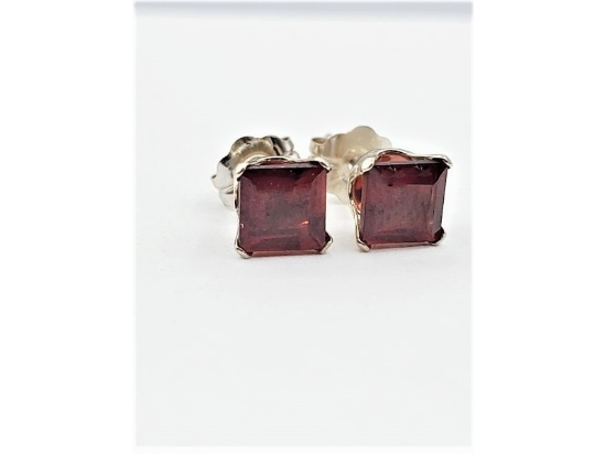 Yellow Gold Natural Garnet Stud Earrings