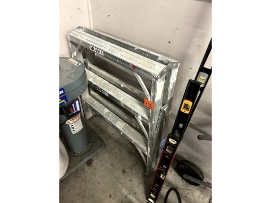 Werner Podium Ladder
