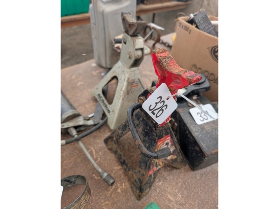 2 Jack Stands