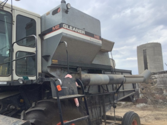 Gleaner M2 Diesel Combine With 15' Flex Head