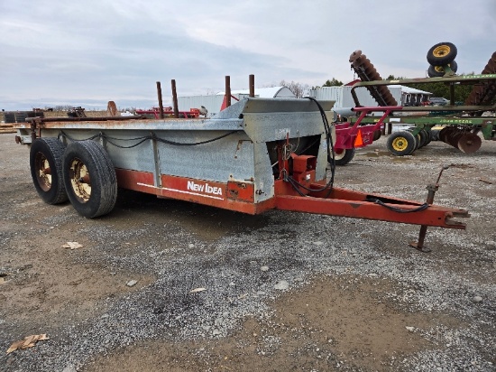 New Idea 3732 Manure Spreader - Works