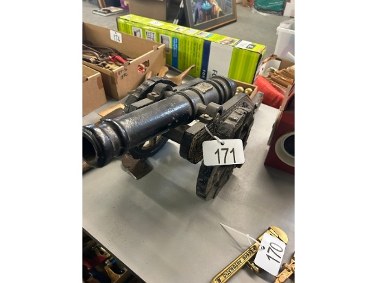 Cast Iron Cannon With Balls