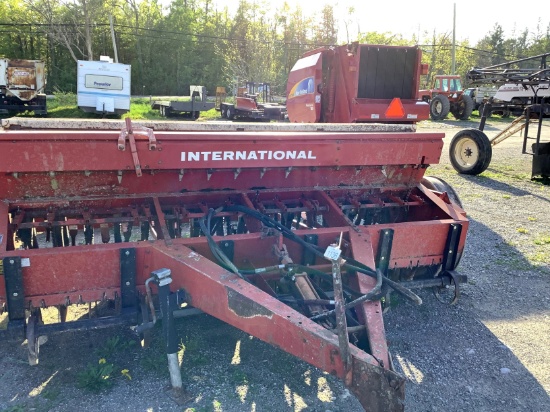International 510 16 Run Seed Drill