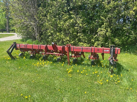 183 Case International 6 Row Corn Scuffler