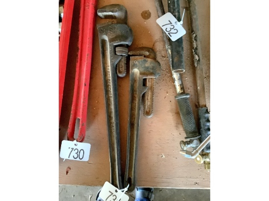 2 Pipe Wrenches