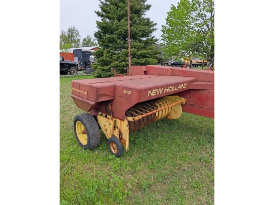 New Holland 310 Square Baler