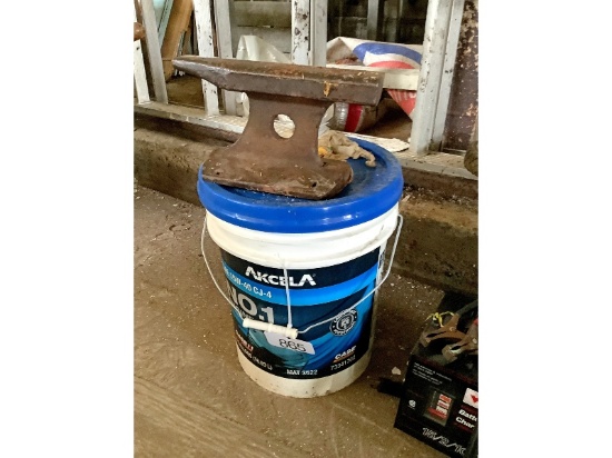 CIH Engine Oil & Anvil