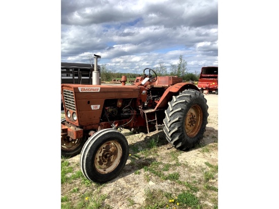 1973 Belarus 500 Diesel Tractor - Runs Well